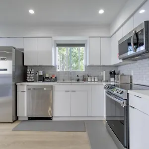 Modern In Apartment Los Angeles
